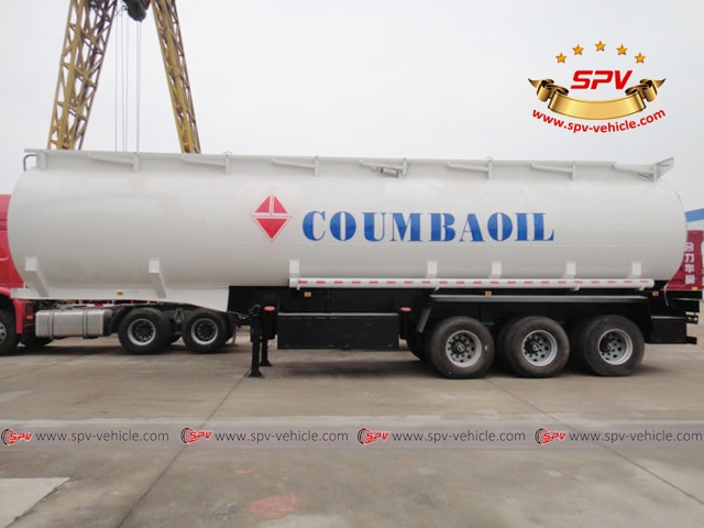 2 units of Fuel Tank Semi-trailer with Sinotruk Tractor Head-Side 2 units of Fuel Tank Semi-trailer with Sinotruk Tractor Head-Side